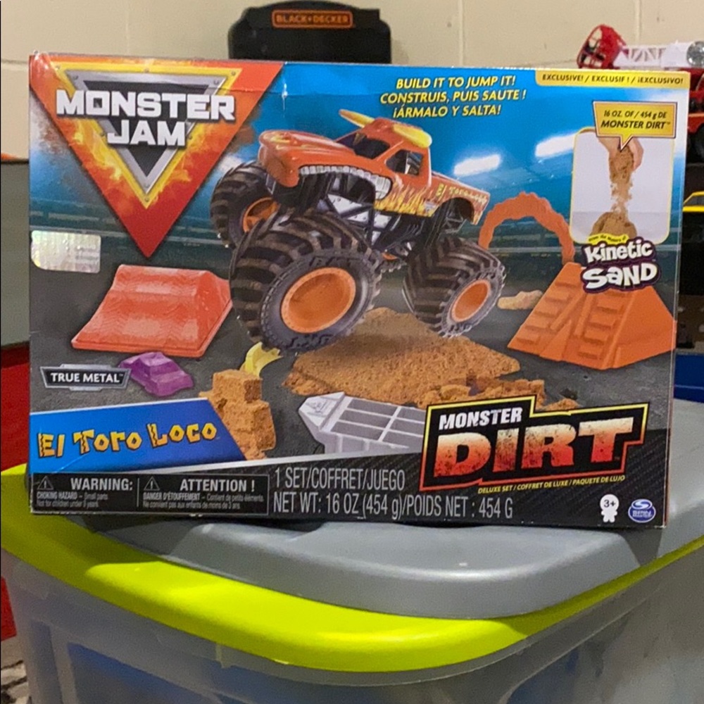 Monster jam monster dirt deluxe set El Toro loco
